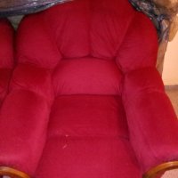 Три броя фотьойли, цвят малиново червено с дървесна декорация, употребявани в добро състояние