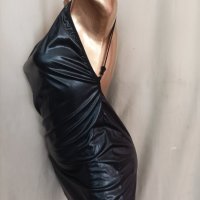 S Черна къса рокля от еко кожа с гол гръб, снимка 3 - Рокли - 41570527