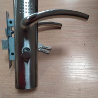 Комплект брава, дръжки и патрон за китайска интериорна врата - 50 мм междуцентрие, снимка 1 - Интериорни врати - 41164846