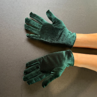 Къси дамски елегантни ръкавици от зелен плюш 8646, снимка 4 - Ръкавици - 44290800