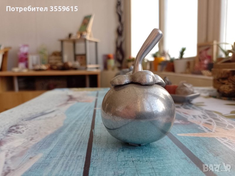 метална ябълка от изложение в Ню Йорк, снимка 1