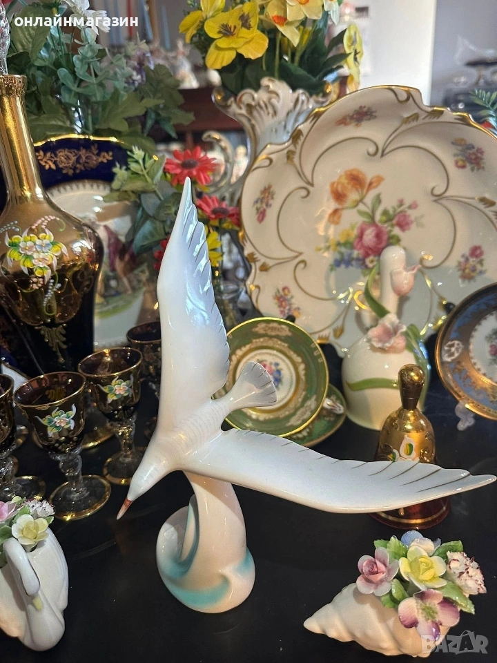 Hollóháza Hungary Circa 1960 “ Гларусът” една великолепна унгарска порцеланова огромна птица , снимка 1