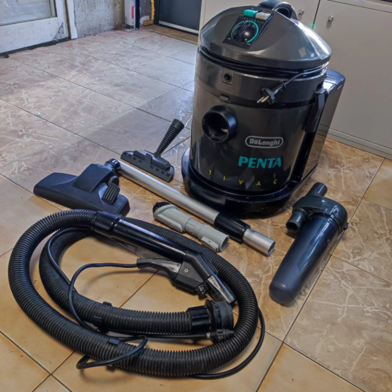 Перяща прахосмукачка Delonghi Penta Vap, вакуум машина. в Прахосмукачки в  гр. София - ID52629017