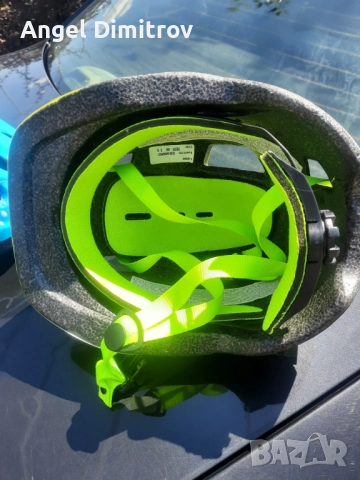 Продавам 2бр. каски за велосипед зелена и синя, снимка 3 - Аксесоари за велосипеди - 51780282