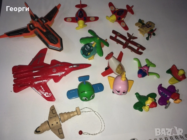 Лот самолетчета от различни серии и от Киндер от Италия., снимка 2 - Фигурки - 52841095