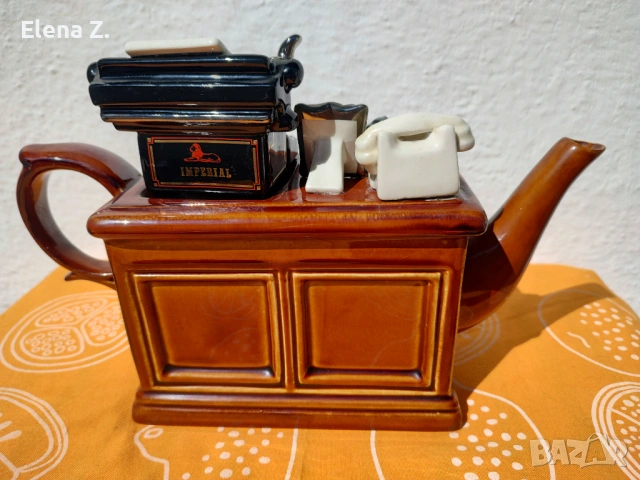 Голям, подписан чайник на Paul Cardew Бюро на криминален автор, снимка 8 - Декорация за дома - 53844772