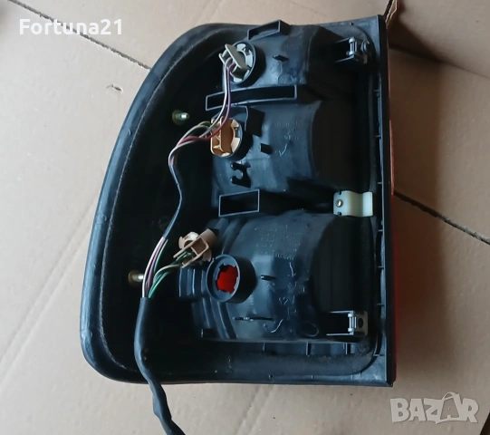 Toyota Land Cruiser J100 - десен стоп, снимка 2 - Части - 53250936