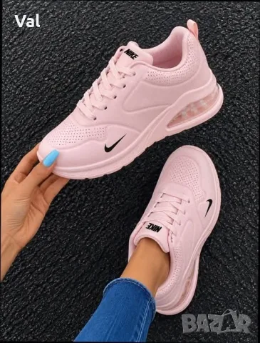 Маратонки Nike. 