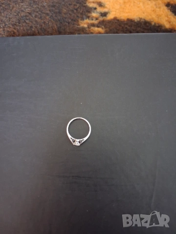 Продавам златен пръстен с брилянт, снимка 2 - Пръстени - 53692343