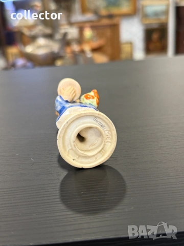 Порцеланова фигурка е "Момиче с букет" - Goebel Hummel. №7886, снимка 7 - Антикварни и старинни предмети - 53618642