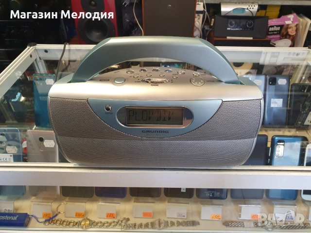 Радио Grundig Music Boy 71 В отлично техническо и визуално състояние.  Music Boy 71 - FM/RDS радио с, снимка 3 - Радиокасетофони, транзистори - 51125640