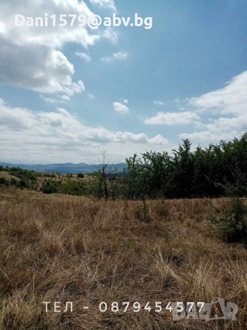 Продавам поземлен имот