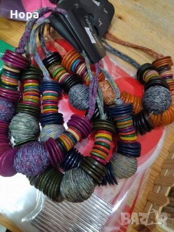 Дамско колие , снимка 2 - Колиета, медальони, синджири - 35775112