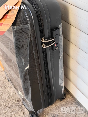 Чисто нов куфар American Tourister 55x40x20 см , снимка 5 - Куфари - 53072185