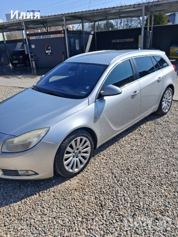 Опел Инсигния 2011 година. 