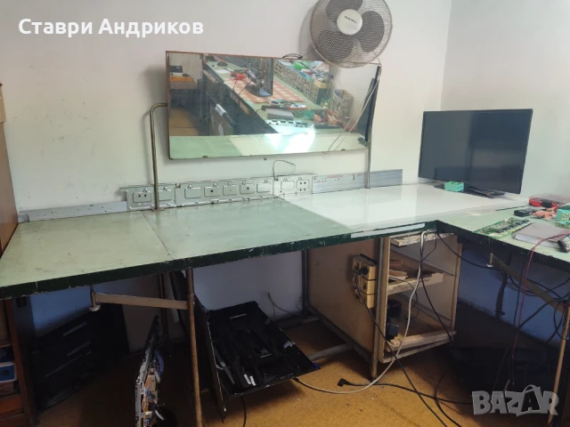 Работна маса от телевизионен сервиз, снимка 1