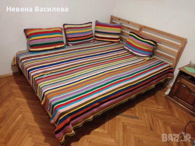 Ръчно излетен комплект на една кука - шалте/одеяло с 4 калъфки за възглавници.   