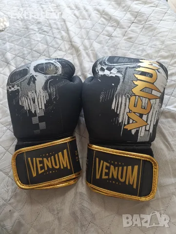 Venum Skull (12oz) -Боксови ръкавици