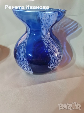 Ваза от кобалтово синьо стъкло, ръчно изработена