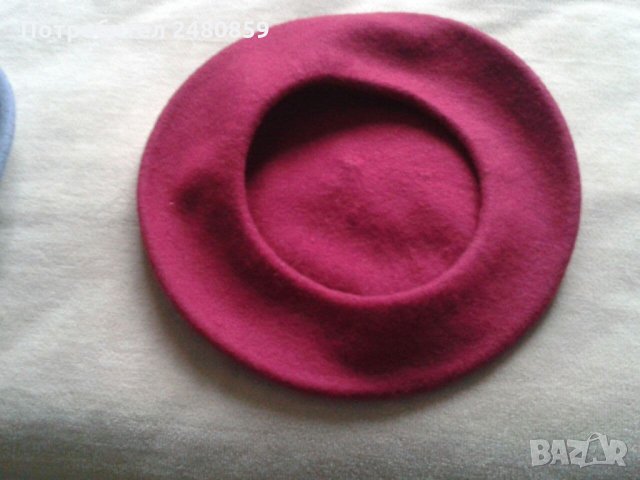 барета сива на снимката е в червено, снимка 2 - Шапки - 34220699