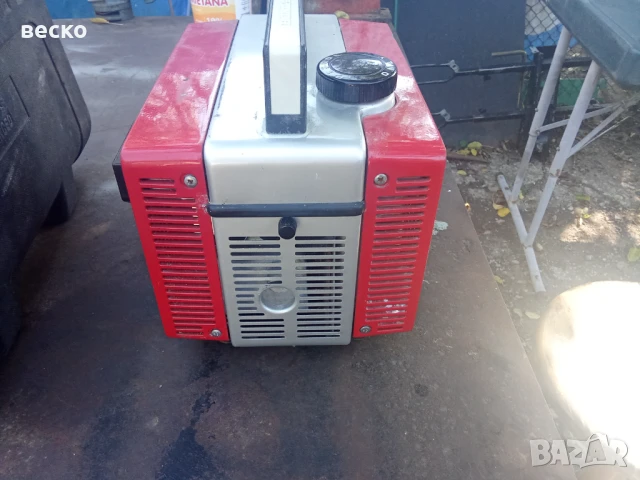 Малък портативен генератор honda, снимка 5 - Стяги - 51225997