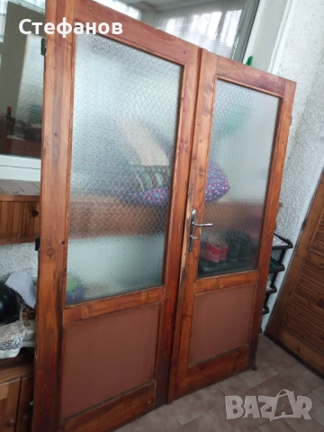 Двукрила врата масив