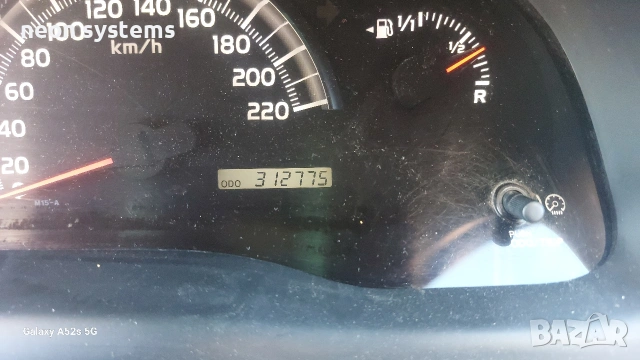 Тойота Авенсис Версо 2005 г -2000куб.4+1 Бензин -Газ с регистрация, снимка 12 - Автомобили и джипове - 53756220