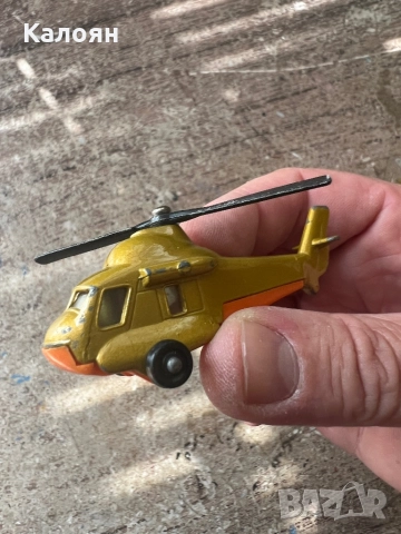 Рядък златен хеликоптер на Мачбокс НРБ от 1976 г., снимка 2 - Колекции - 51721494