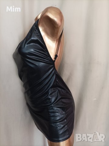 S Черна къса рокля от еко кожа с гол гръб, снимка 3 - Рокли - 41570527