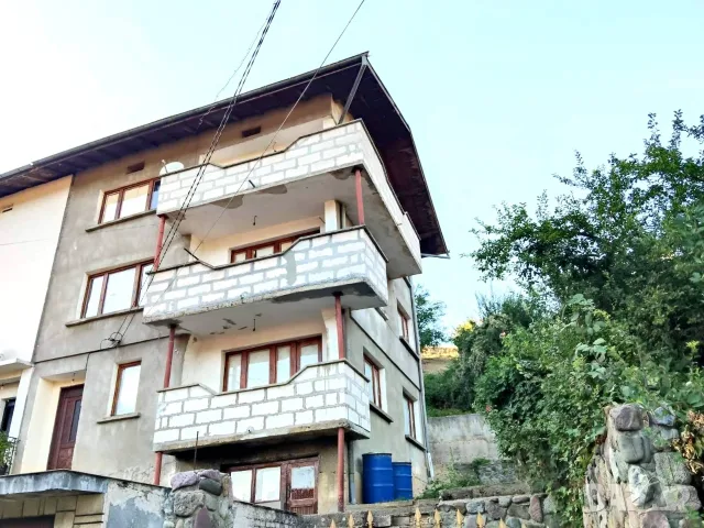 🏡Продавам Триетажна масивна къща  ведно със сутерен и гараж в гр.Тетевен, снимка 16 - Къщи - 55873907