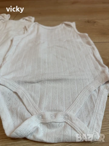 Комплект от 3 бели бебешки бодита, размер 86см, снимка 2 - Комплекти за бебе - 50643660