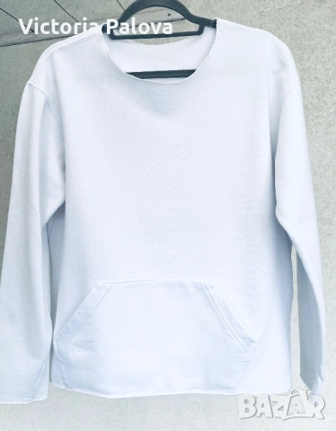 Бял суитшърт с кенгуру джоб и raw edges , снимка 2 - Блузи с дълъг ръкав и пуловери - 53397367