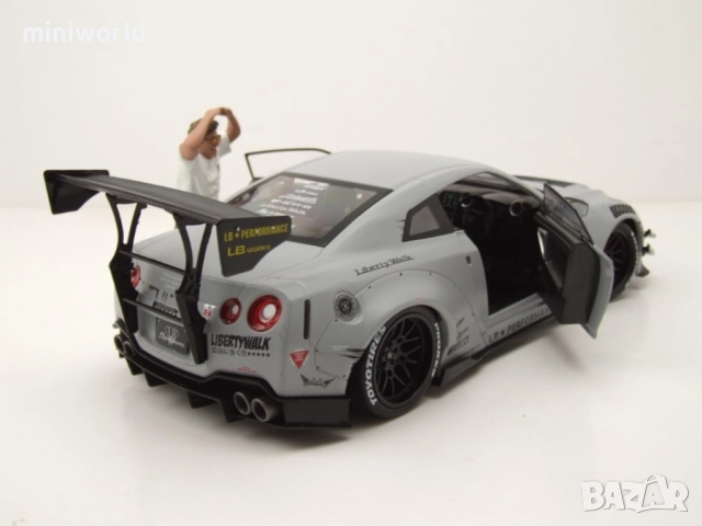 Nissan GT-R R35 Liberty Walk Bodykit Type 2 2024 с фигурка - мащаб 1:18 на Solido е нов в кутия, снимка 3 - Колекции - 52152978