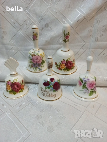 Колекция от порцеланови фирмени камбанки 