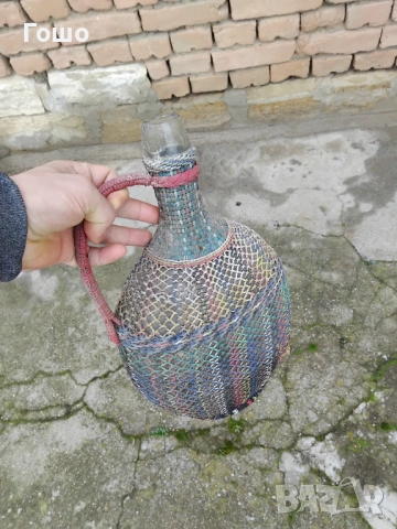 Стара стъклена бутилка