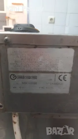 Продава професионален фритюрник, снимка 4 - Обзавеждане на кухня - 47588304