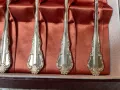 Красиви посребрени лъжички в кутия, закупени от Англия, с цветя, снимка 4