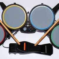 Xbox 360 Rock Band жични барабани в комплект с педал и палки, снимка 2 - Аксесоари - 40438973