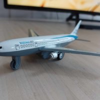 реалистичен модел на самолет BOEING 777, снимка 3 - Колекции - 41862251