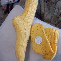 Ръчно плетени дамски чорапи размер 38, снимка 2 - Дамски чорапи - 39669998