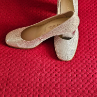 Продавам обувки, снимка 4 - Дамски елегантни обувки - 44921591