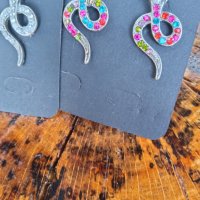 Сребърни минималистични обеци във форма на стилизирана змия, инкрустирани с цирконий, снимка 3 - Обеци - 42301719
