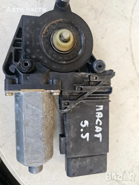 119107 100 0572500 моторче за стъклоповдигач на предната врата Volkswagen Passat B5, снимка 1