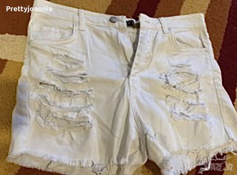 Бели накъсани къси панталонки , снимка 1