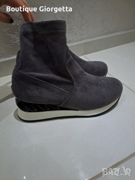 Дамски боти от велур, снимка 1
