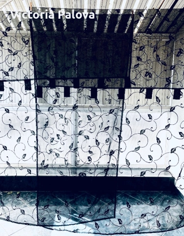 Комплект черни тюлени пердета с флорални мотиви (2 броя)