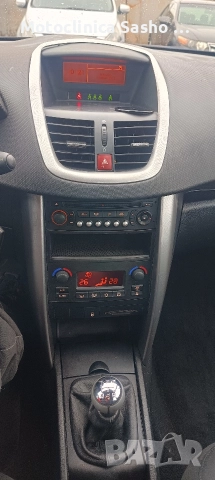 Пежо 207 1.6 HDi с климатроник и печка, снимка 11 - Автомобили и джипове - 52685104