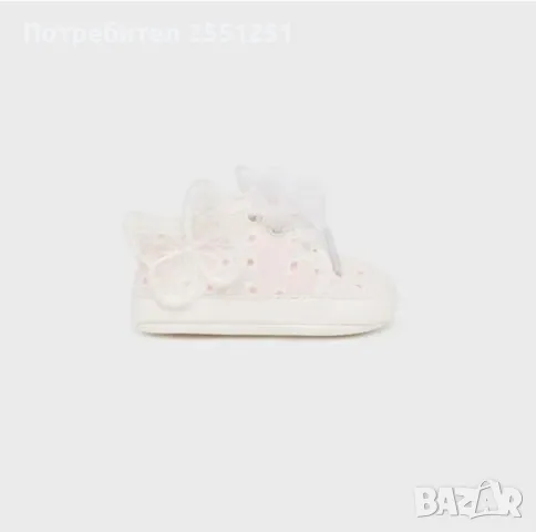 Декоративни спортни обувки с бродерии за новородено момиче Mayoral