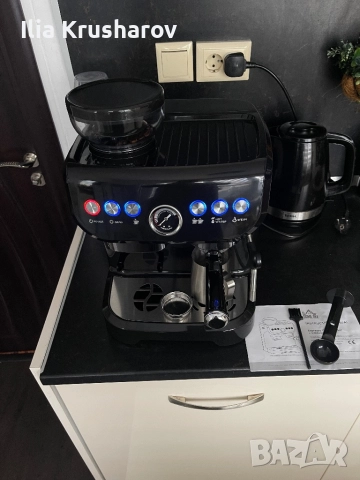 Кафемашина с вградена кафемелачка Homcom