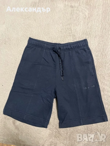 Къси панталони на марката Calvin Klein